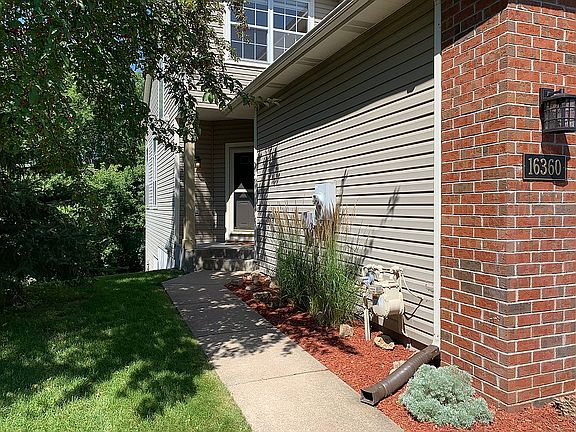 End-Unit w/ Private Entrance