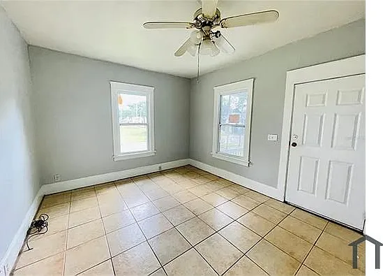 3 bed, 1100 sqft, $2,100 — Photo 2