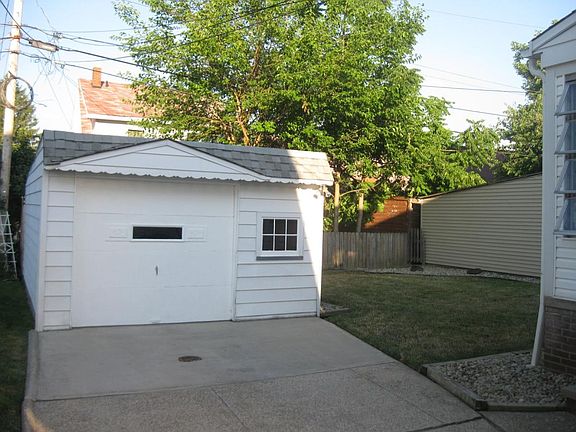 2nd image of 4911 E 109th St