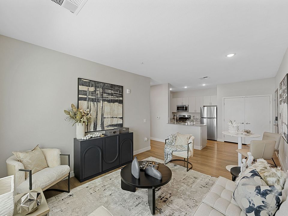 1st image of 1936 N Trekell Rd #119