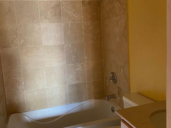 5th image of 1415 W Lunt Ave APT 405