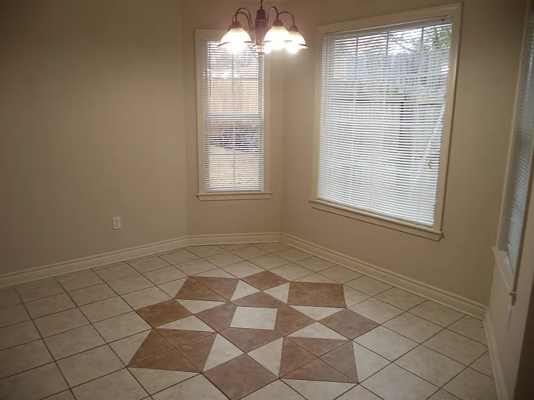 112 Wintergreen Ct — Photo 2