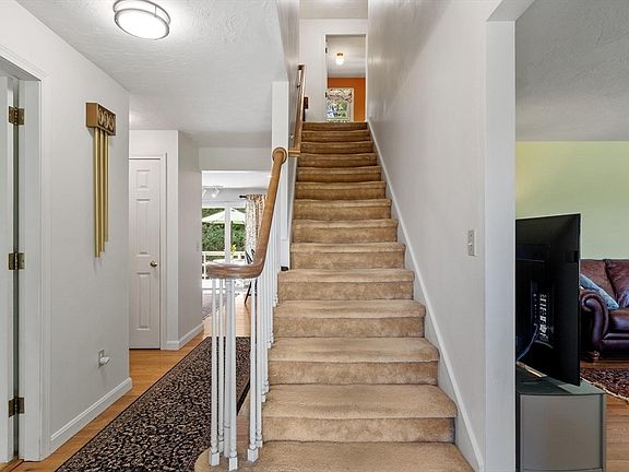5th image of 33 Taft Rd
