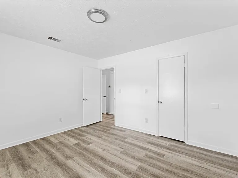 210 Tanglewood Ln #B — Photo 11