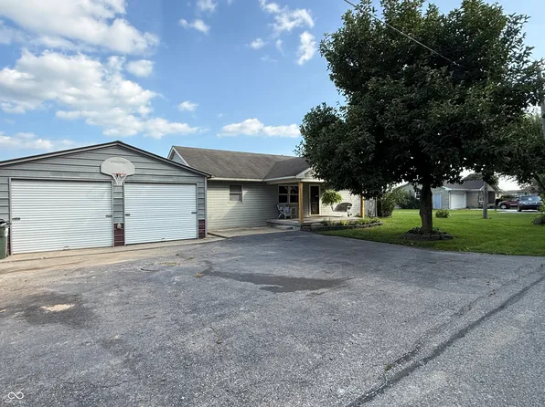 6875 E Middletown Rd, Waldron, IN 46182