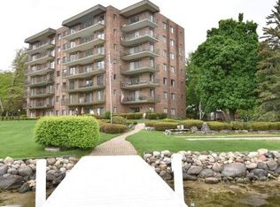 9 S Walworth Ave APT 201, Williams Bay, WI 53191