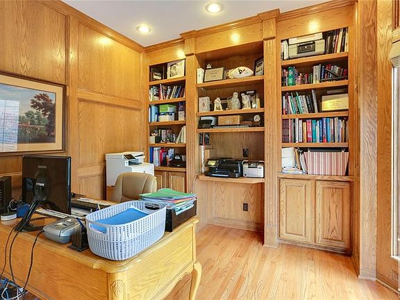 4th image of 8186 Woodview Ct