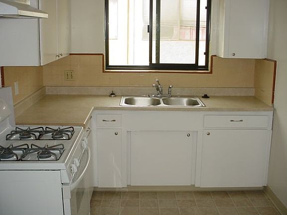 5th image of 4021 1/2 Texas St