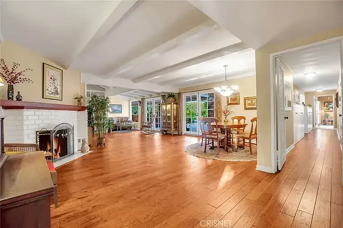 Building Photo - 18011 Sunburst St