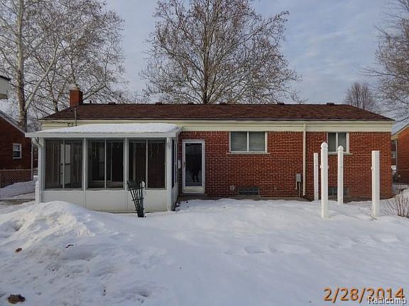4th image of 32149 Oakley St