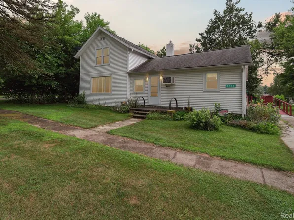 4415 Central St, Columbiaville, MI 48421