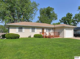 514 Pawnee Dr, Gretna, NE 68028