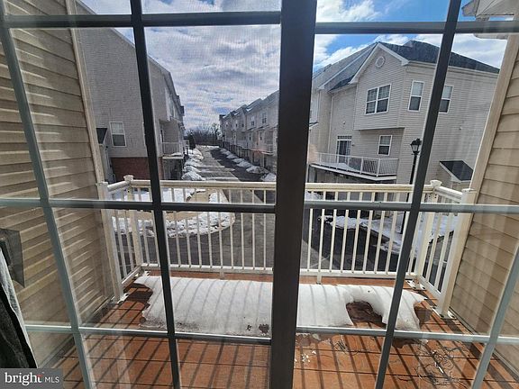 3rd image of 556 Rhapsody Ct