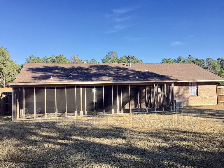 867 Vee St — Photo 15
