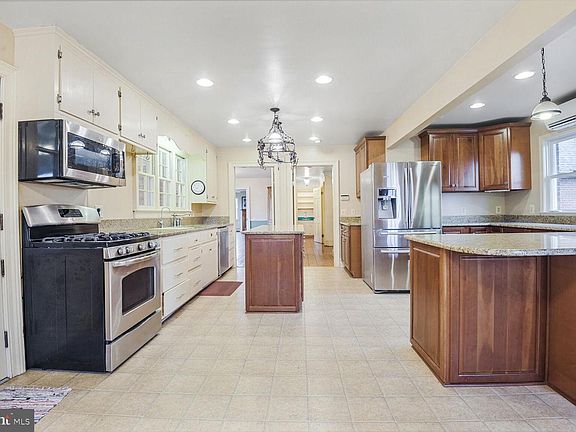 5th image of 1600 Briggs Rd