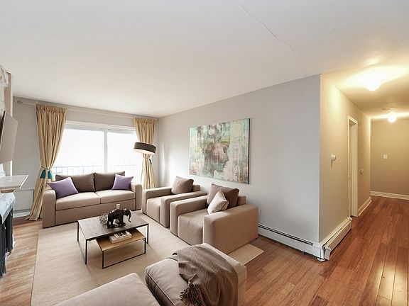 3rd image of 765 Grove Dr APT 202