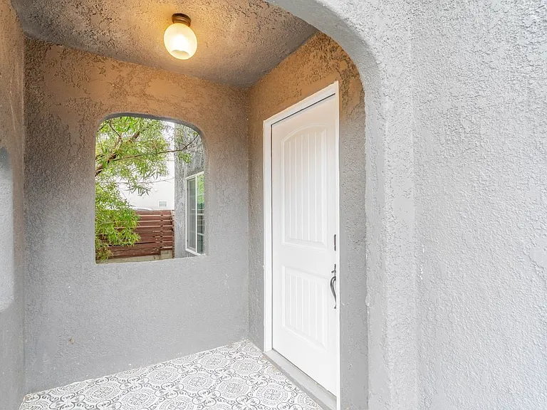 5630 Craner Ave — Photo 1