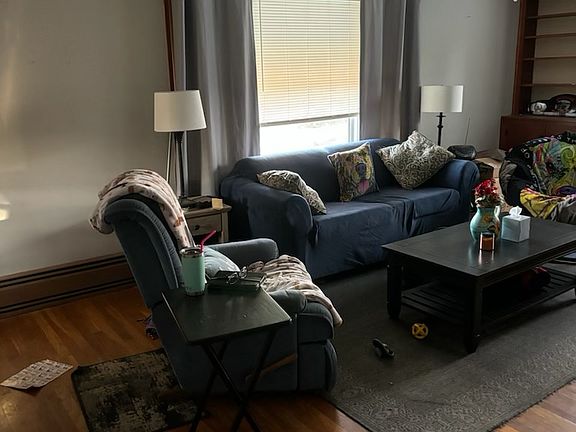 4th image of 356 College St #A