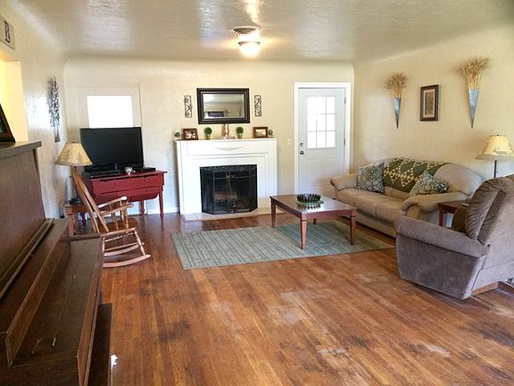 3rd image of 1254 Pleasant St