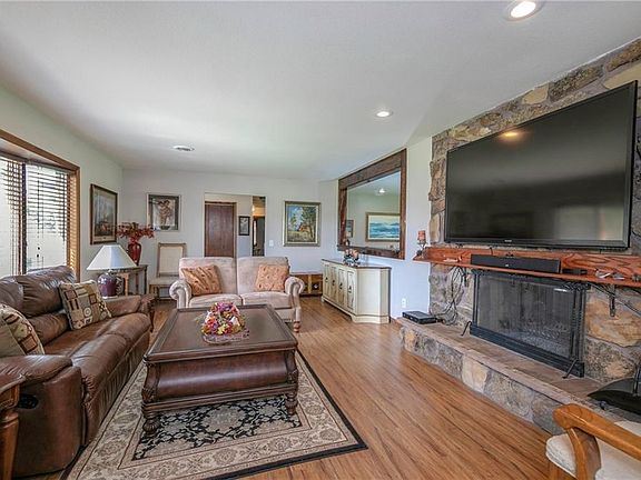 3rd image of 3862 Heritage Dr