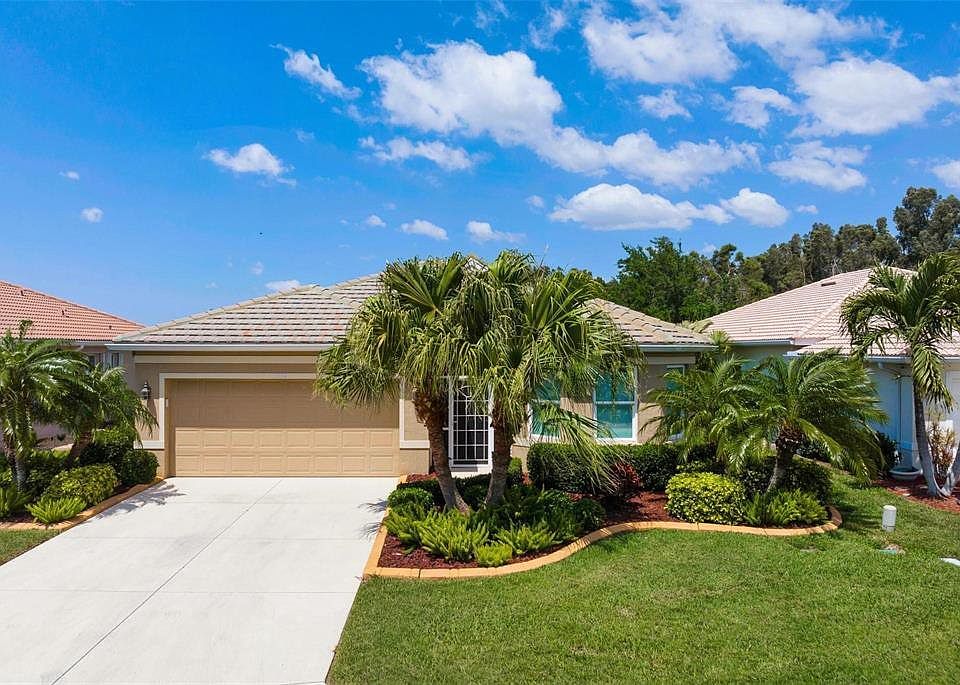 1st image of 427 Pinewood Lake Dr