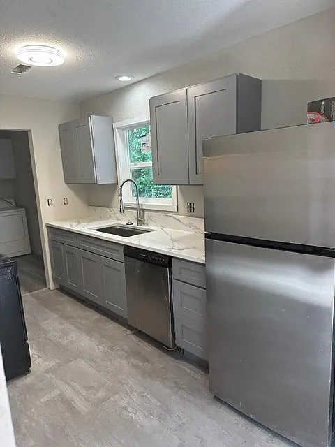 3 bed, 1136 sqft, $2,600 — Photo 3