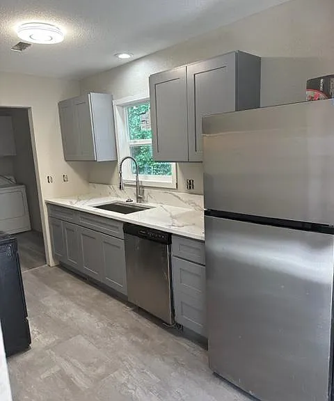 9253 SW Terwilliger Blvd — Photo 3
