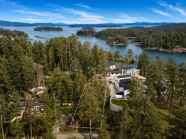 2452 Tryon Rd, North Saanich, BC V8L 5H8