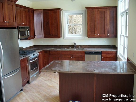 2nd image of 2927 N Southport Ave #M4