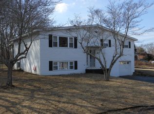 21 Meeting House Ln, Ledyard, CT 06339