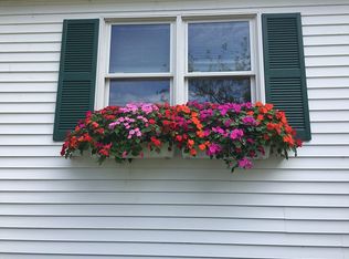 29 Pine Ridge Dr, Oxford, MA 01540