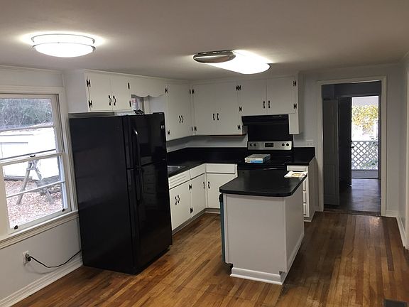 3rd image of 106 Mobley Dr