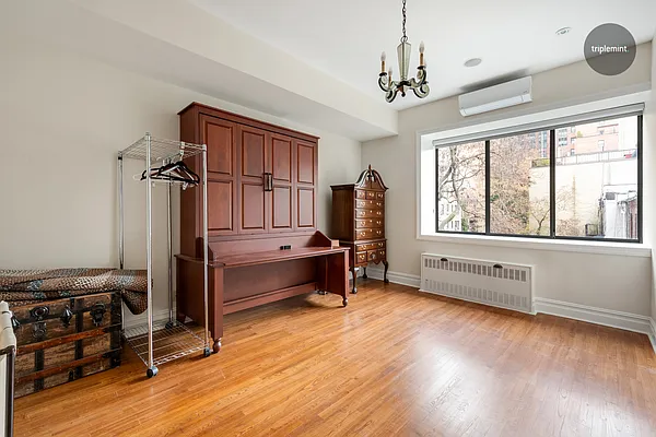 Sold by Triplemint | media 15