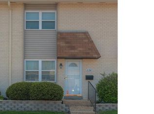 834 Lilybud Ct, Ballwin, MO