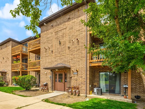 2256 Abbeywood Dr APT C, Lisle, IL 60532