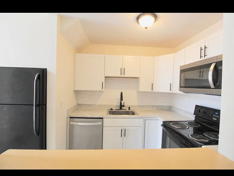 1336 Bradley Dr — Photo 1