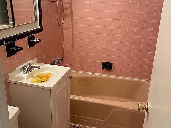 5th image of 664 Thwaites Pl #324