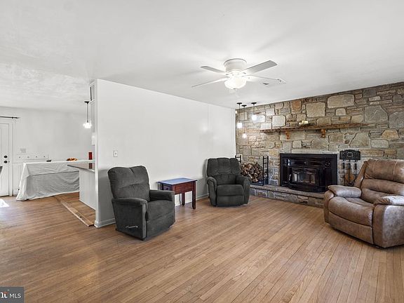 4th image of 2401 Albert Rill Rd