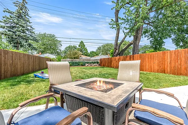 4 bed, 1050 sqft, $6,800 — Photo 4