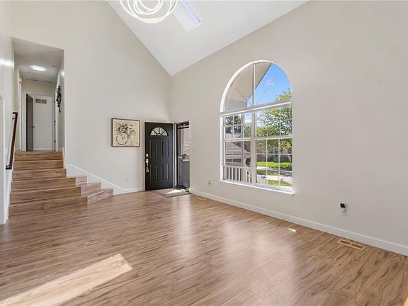 4th image of 1828 NE Burgandy Cir