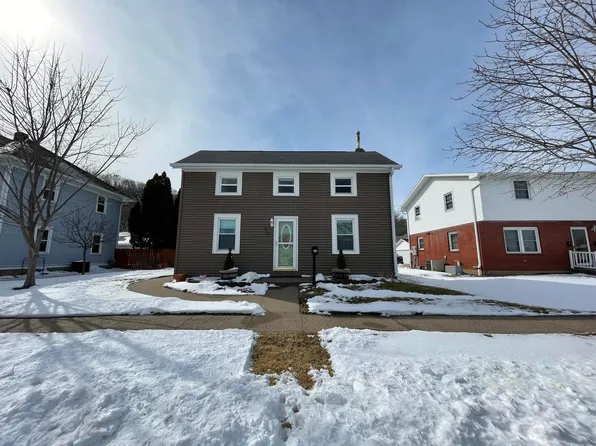 908 Jefferson Ave, Bellevue, IA 52031