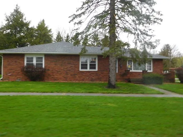 216 E McKibben St photo 1