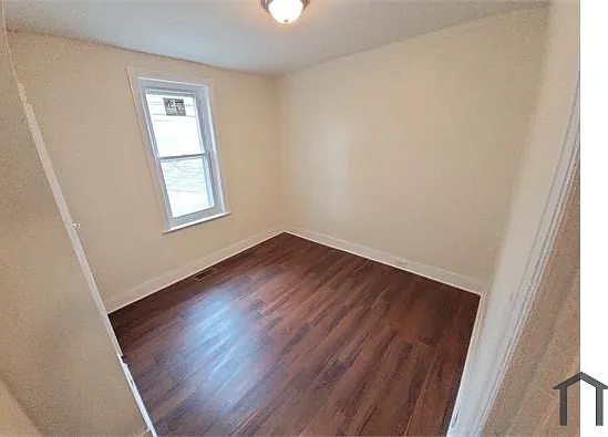 5540 Media St — Photo 15