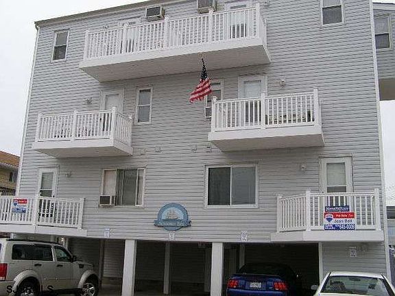 2nd image of 374 43rd Pl APT 2