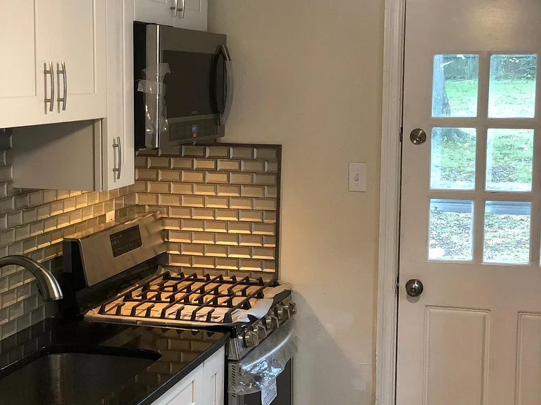 1615 Foster Rd — Photo 3