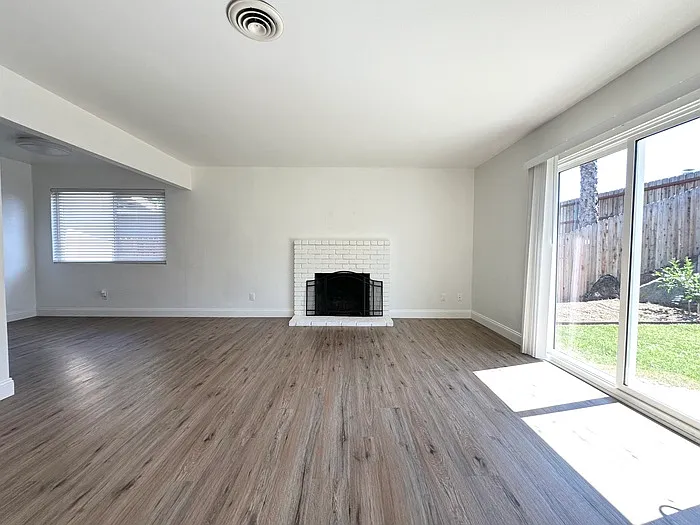 1320 Sheridan Ave — Photo 6
