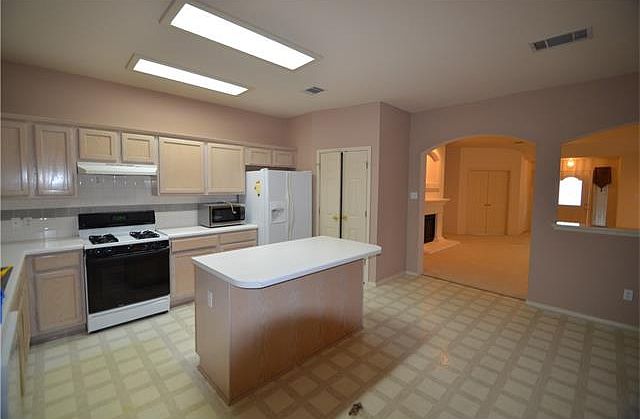 2nd image of 15800 Sambuca Cir