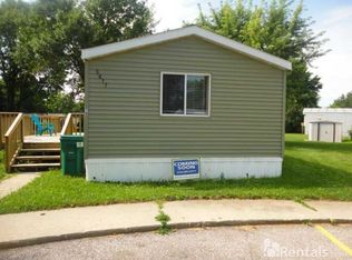 5617 Rochelle Dr, Waterloo, IA 50701