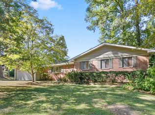 869 Briarwood Dr, Jackson, MS 39211
