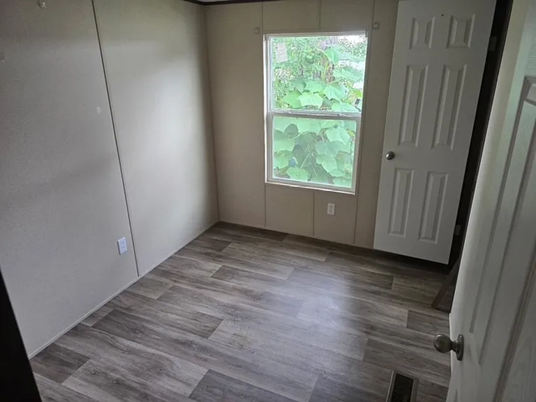 122 Gawain Dr — Photo 6